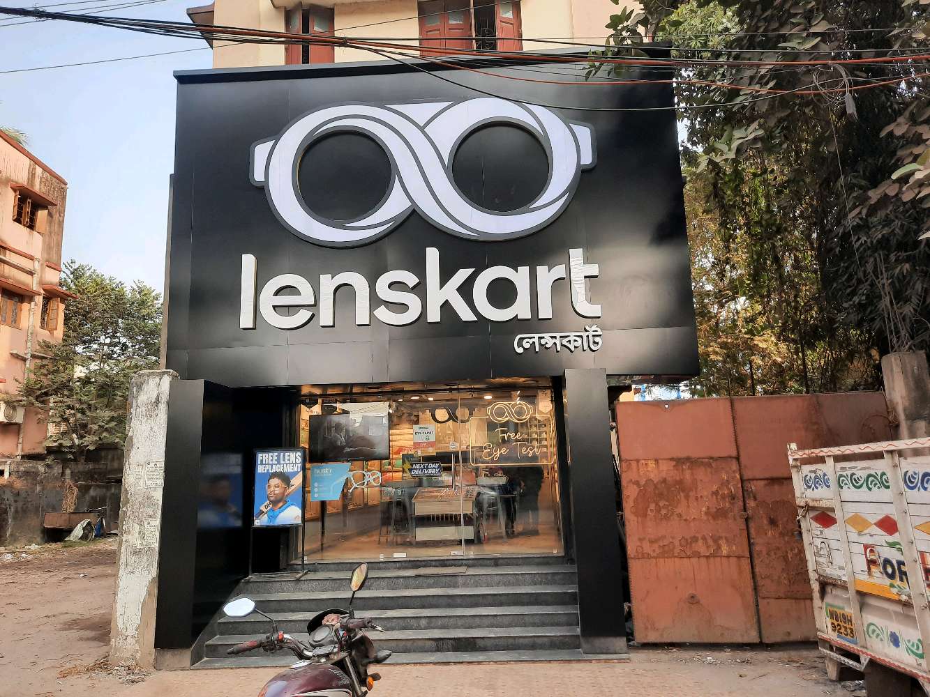 Shakher Bazar Railway Metro Station