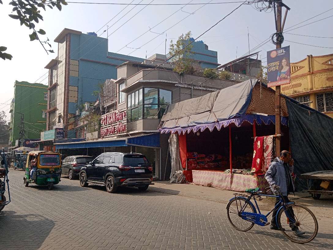 Med Plus (Chemist & Druggist)